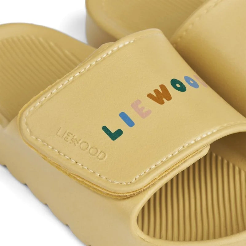 Lightweight flip-flops made of soft foam by Liewood Thieme