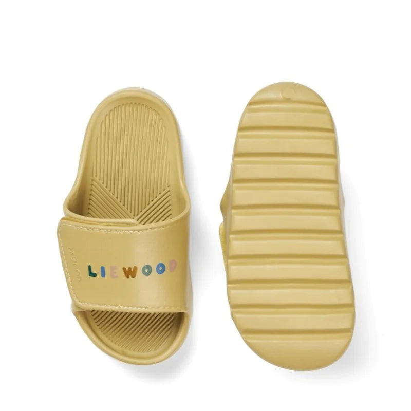 Lightweight flip-flops made of soft foam by Liewood Thieme